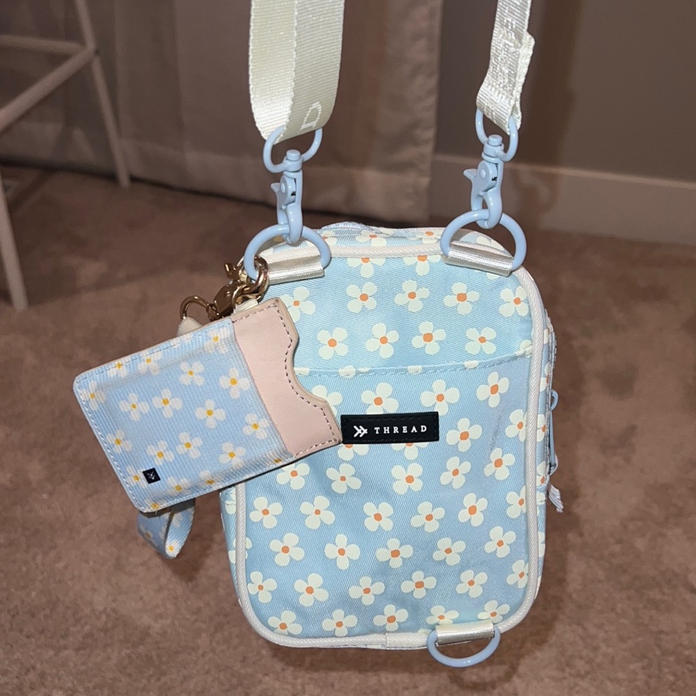 THREAD WALLET - Bag, elastic wallet + lanyard. Bag has never been used!